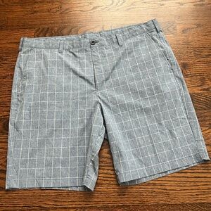 Men’s IZOD golf shorts
